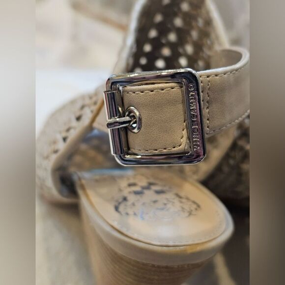 Vince Camuto Sandals Eiana Caged Peep Toe Lattice Pyramid Heels Size 8M/38 Beige - Picture 6 of 9